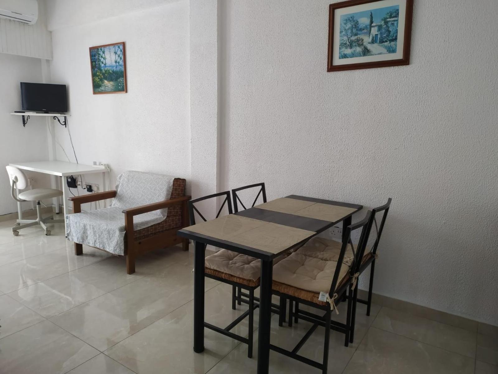 1 Bedroom Apartment Ларнака Номер фото